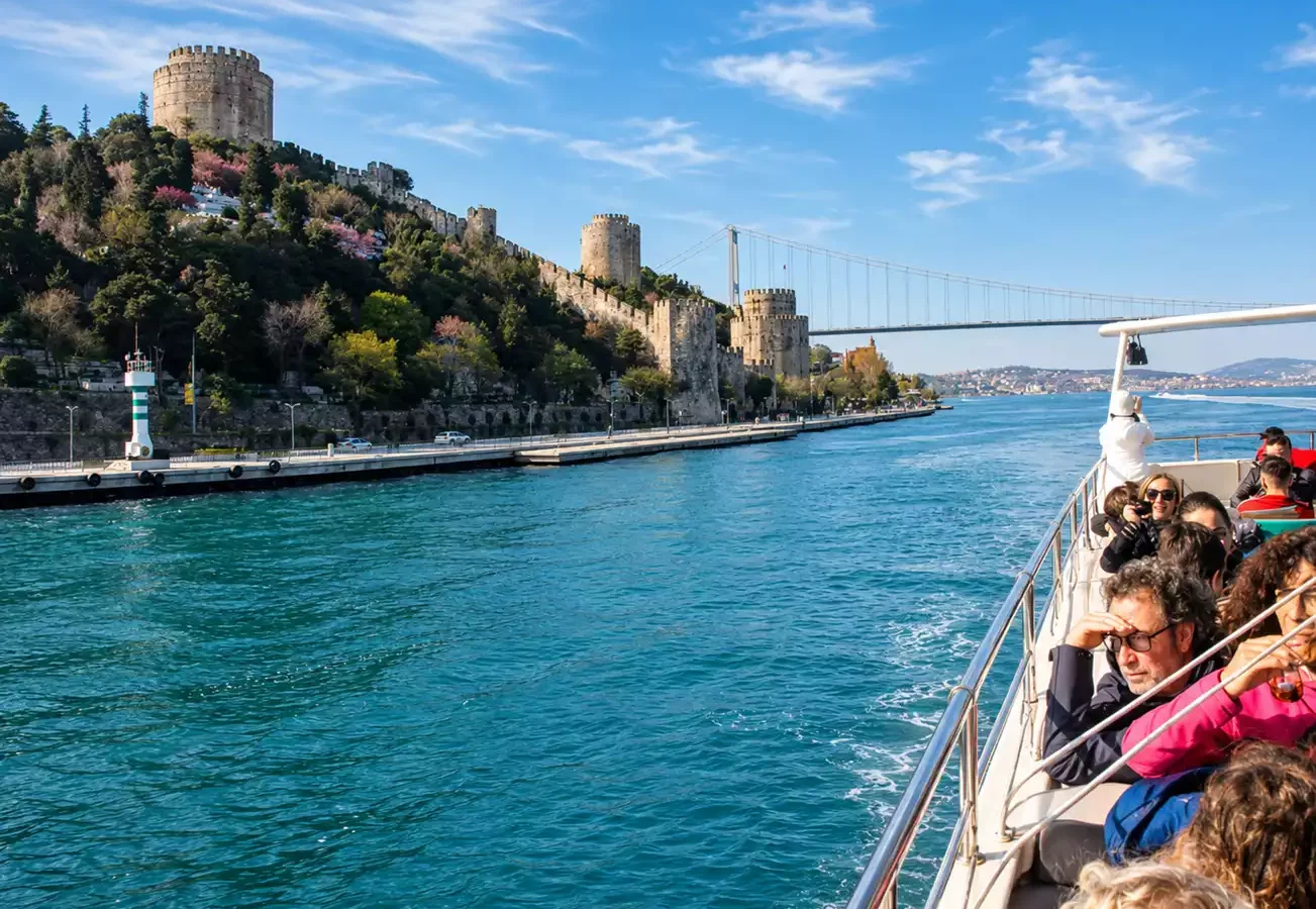 Istanbul Bosphorus Boat Cruise - Rumeli Fortsress